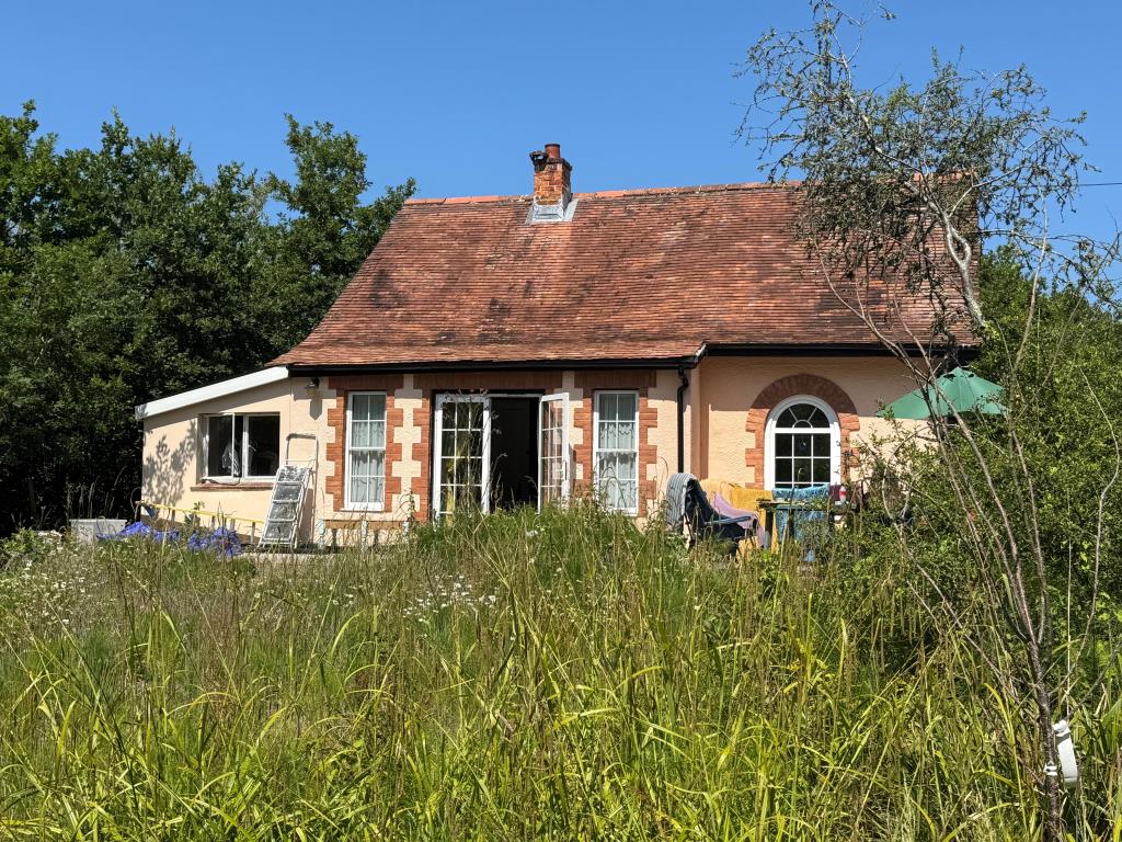 Lot: 159 - DETACHED BUNGALOW WITH POTENTIAL ON 1.6 ACRE PLOT - The Rear of the Bungalow